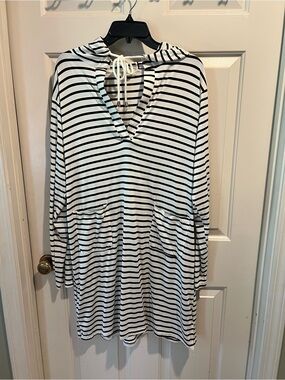 daisy island brand Striped Hooded Tunic Top - White & Black